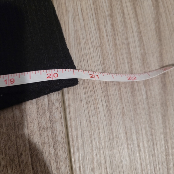 American Eagle Textured Vertical Lined, Long-sleeved Soft Black shirt small - Picture 7 of 8